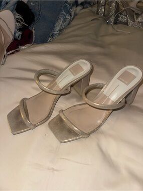 DOLCE VITA Women's Light Gold Metallic Peyton Square-Toe Block-Heel Sandal
